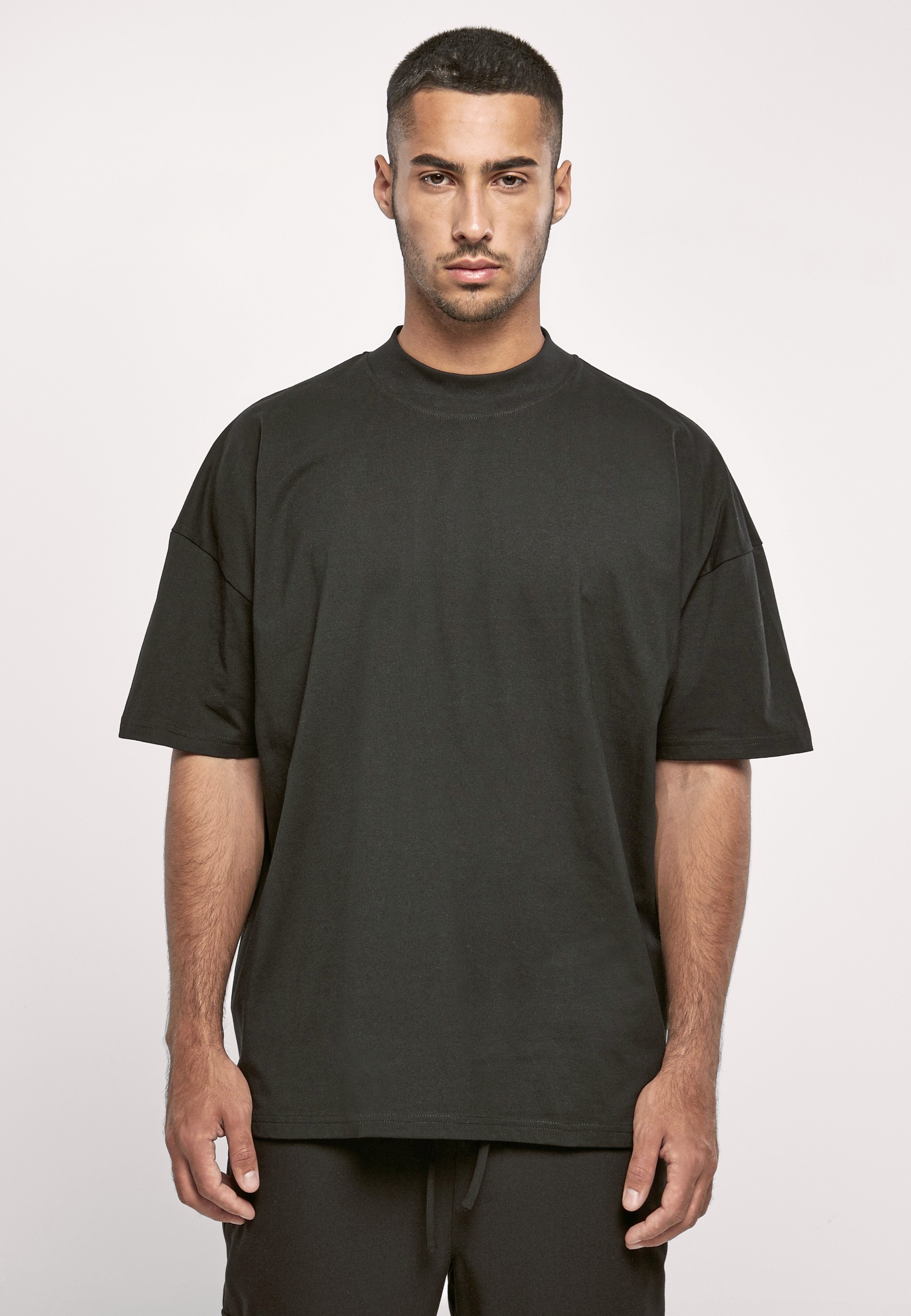 T-Shirts - Build Your Brand - Men´s Oversized Mock Neck Tee - BY230