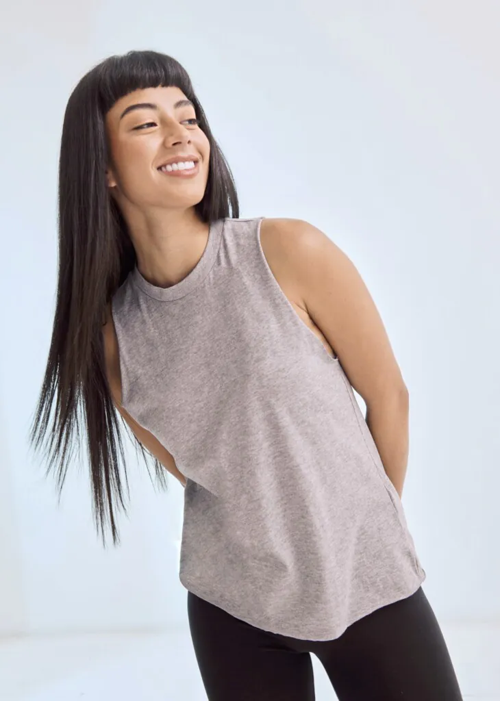 SKINNIFIT WOMENWomen´s High Neck Slash Armhole Vest | SF232